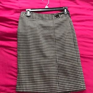 Black and white patterned Anne Taylor skirt